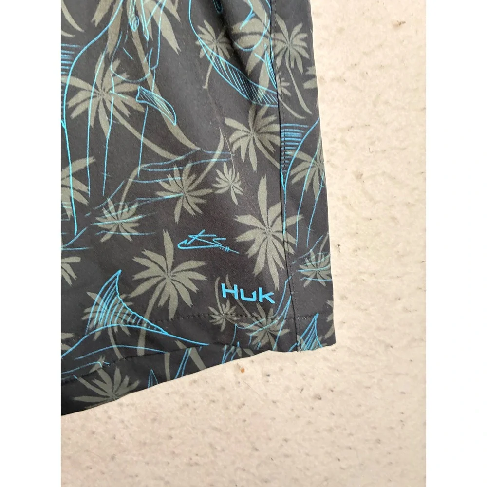 Huk Performance Fishing Shorts Mens Large Black Teal Tropical Palm Fish Print